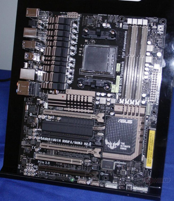 AMD平台第一款，华硕推支持PCI-E 3.0的剑齿虎990FX主板