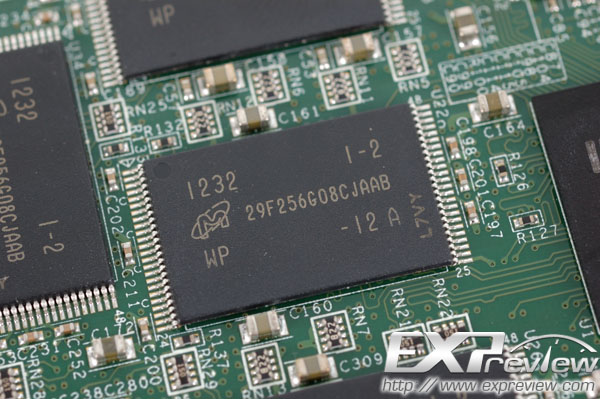 Intel与美光的对决，两版本Vertex 4 512GB测试